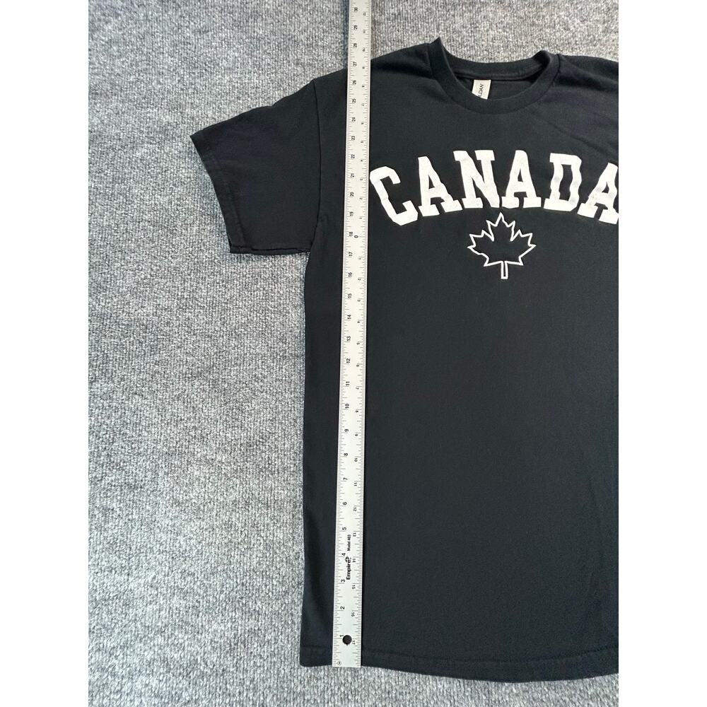 Canada Maple Leaf Graphic T Shirt Men's M Black Gildan Heavy Cotton Travel Tee - Picture 5 of 6